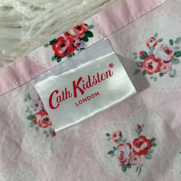 Cath Kidston "One full flat bed sheet in Lace Hearts" NWOT - Picture 2 of 5